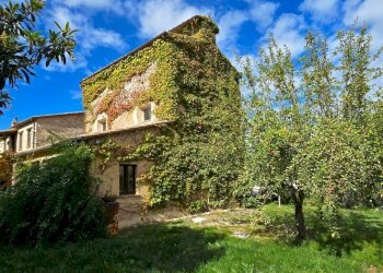 01farmhouse by lake (5).jpg - Casale SS448 79, Baschi - photo 5