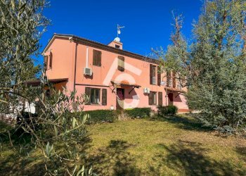 7DCAD6C1-4183-4A05-BAA4-B11180906886.jpeg - Casale Jesi - foto 1