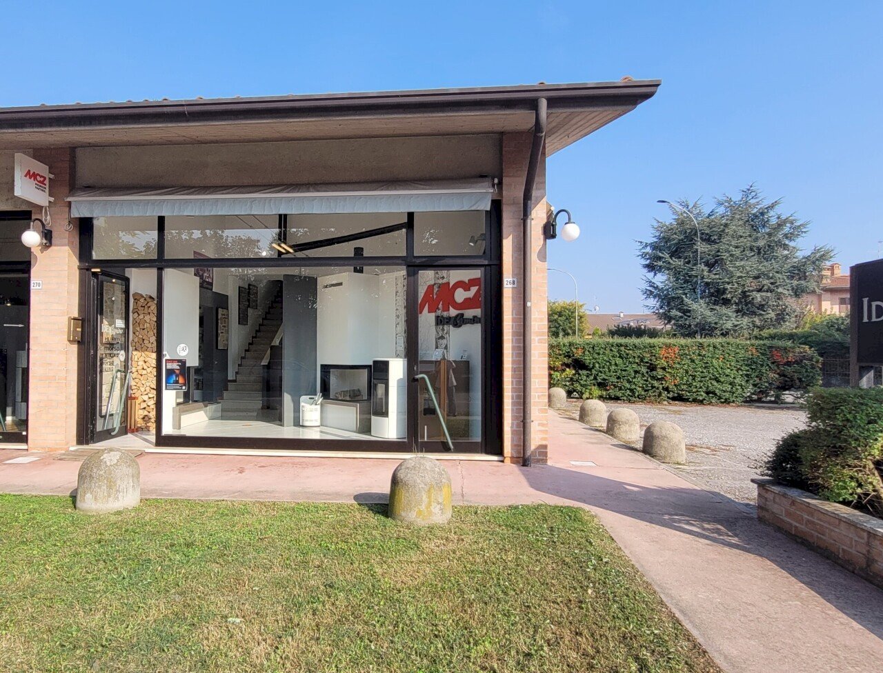 20251009_152210 top.jpg - Locale Commerciale via IV Novembre 268, Borgosatollo - foto 1