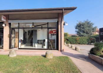 20251009_152210 top.jpg - Locale Commerciale via IV Novembre 268, Borgosatollo - foto 1