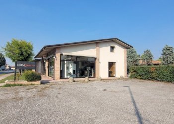 20251009_151931.jpg - Locale Commerciale via IV Novembre 268, Borgosatollo - foto 2