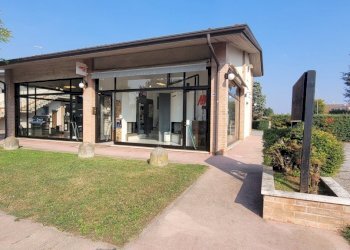 20251009_152011.jpg - Locale Commerciale via IV Novembre 268, Borgosatollo - foto 4