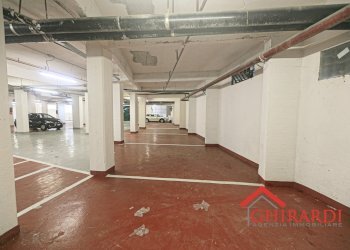 1.8 POSTO AUTO.jpg - Box Via Ruggero Leoncavallo 18R, Genova (zona Sestri Ponente) - foto 8