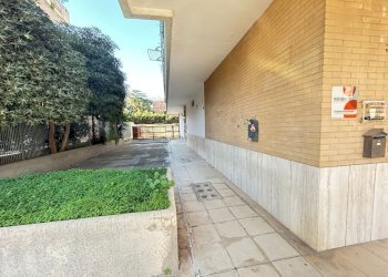 Accesso - Locale Commerciale Via dei Palumbo 43, Lecce - foto 2