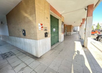 Galleria - Locale Commerciale Via dei Palumbo 43, Lecce - foto 3