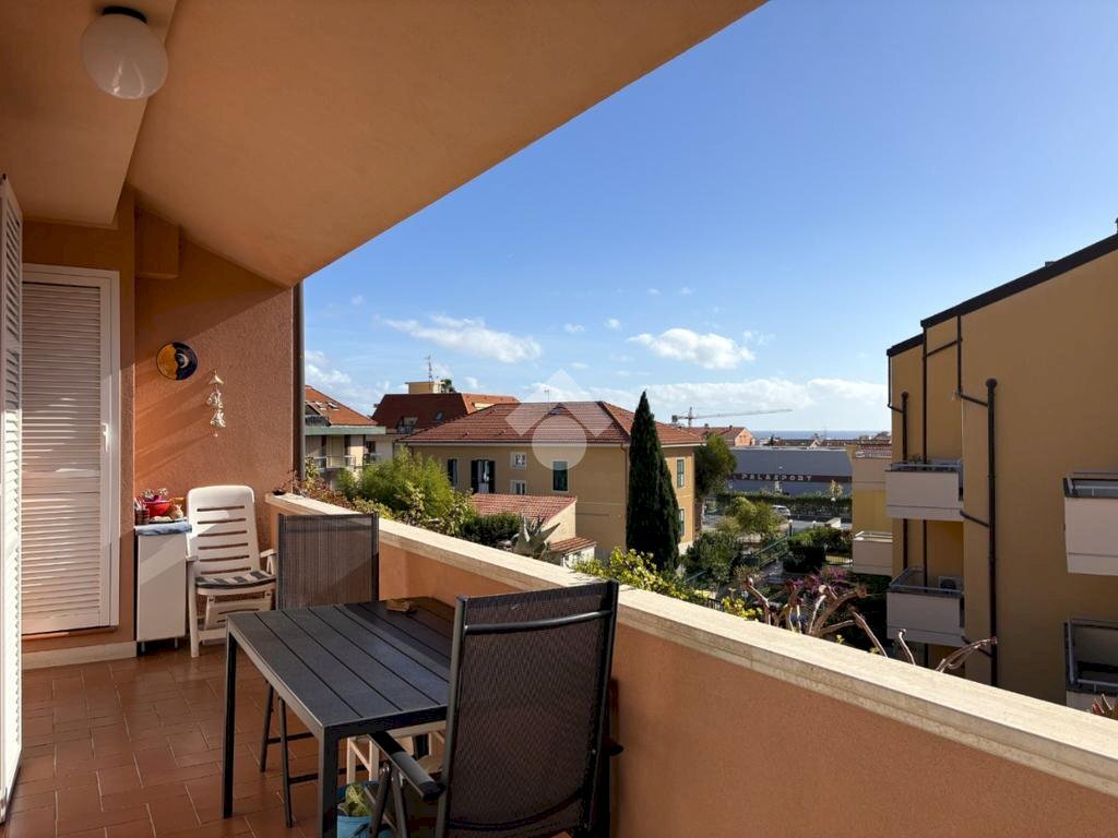 Three-room apartment Via Gozzano, Loano - photo 1