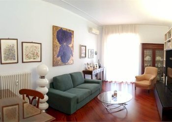 Apartment Genova (neighborhood Sestri Ponente) - photo 1