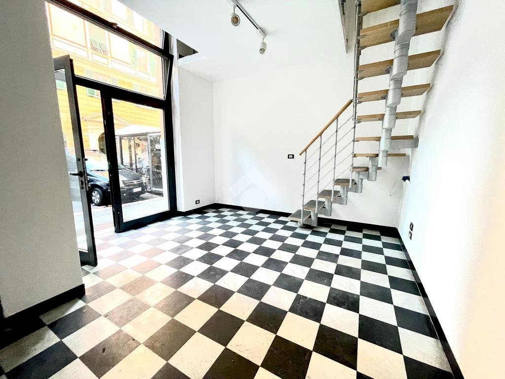 Shop Via Pisacane, Genova (neighborhood Foce) - photo 2