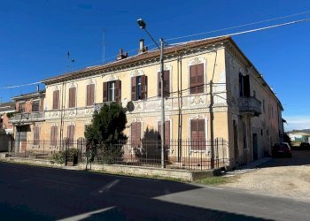 Stable - Palace Via Casale, Castell'Alfero - photo 1