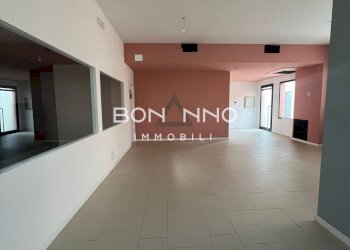 Foto 5 - Office Via Circonvallazione est
 
1, Castelfranco Veneto - photo 5