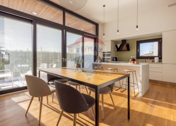 Sala da pranzo - Villa via san carpofaro
 
13, Clivio - foto 9