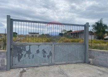 Vista dell\'acqua - Agricultural land via Della Sequoia Vaccarizzo, Catania - photo 1