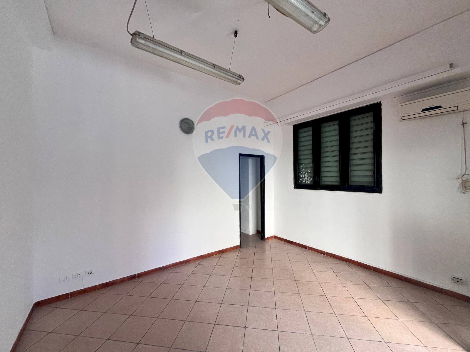 Stanza vuota - Commercial Premises Via Centuripe
 
2, Catania - photo 2