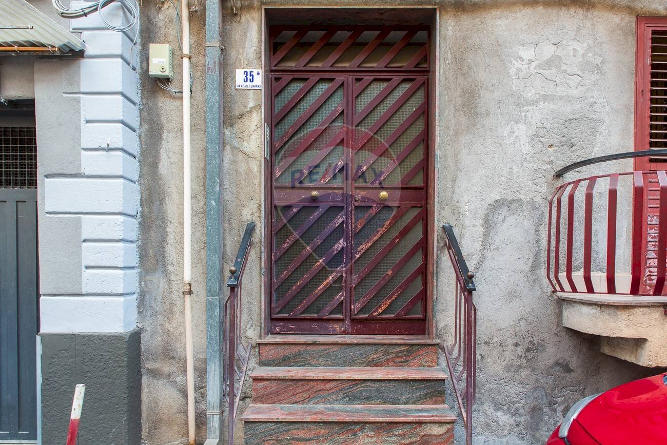 Scale - Casa indipendente Via Abate Ferrara
 
35, Catania - foto 3