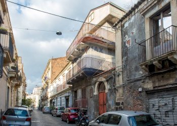 Edificio all\'aperto - Casa indipendente Via Abate Ferrara
 
35, Catania - foto 1