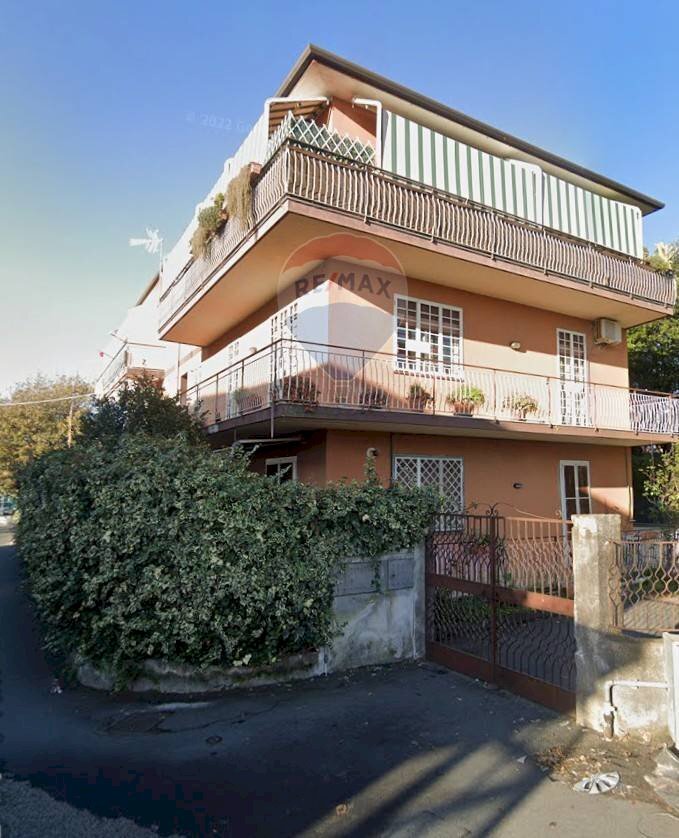 Edificio all\'aperto - Box via fratelli cairoli
 
1, Mascalucia - foto 2