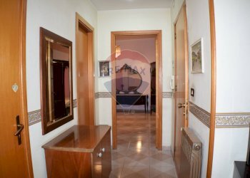 Hall / corridoio - Trilocale Via Agnone
 
117, Lentini - foto 21