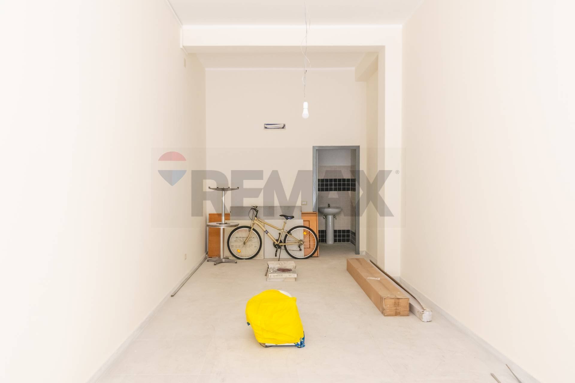 Lavanderia - Locale Commerciale Via Etna
 
38, Aci Catena - foto 3