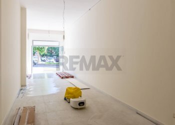 Hall / corridoio - Locale Commerciale Via Etna
 
38, Aci Catena - foto 4