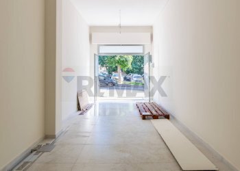 Hall / corridoio - Locale Commerciale Via Etna
 
38, Aci Catena - foto 5