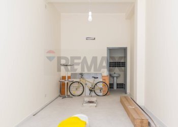 Lavanderia - Locale Commerciale Via Etna
 
38, Aci Catena - foto 7