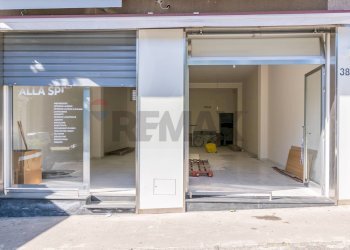 Edificio all\'aperto - Locale Commerciale Via Etna
 
38, Aci Catena - foto 9