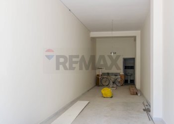 Hall / corridoio - Locale Commerciale Via Etna
 
38, Aci Catena - foto 10