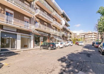 Edificio all\'aperto - Locale Commerciale Via Etna
 
38, Aci Catena - foto 11