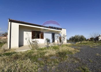 Casa all\'aperto - Villa Via Salemi Pennisi
74, Aci Sant'Antonio - foto 3
