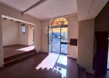 Stanza vuota - Shop Piazza Vittorio Emanuele II
 
8, Loro Ciuffenna - photo 1