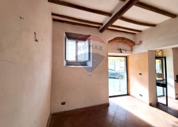 Stanza vuota - Shop Piazza Vittorio Emanuele II
 
8, Loro Ciuffenna - photo 2