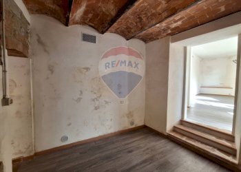 Stanza vuota - Shop Piazza Vittorio Emanuele II
 
8, Loro Ciuffenna - photo 3