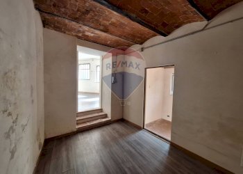 Stanza vuota - Shop Piazza Vittorio Emanuele II
 
8, Loro Ciuffenna - photo 4