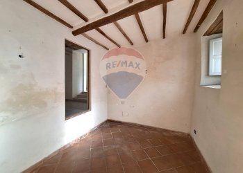 Stanza vuota - Shop Piazza Vittorio Emanuele II
 
8, Loro Ciuffenna - photo 6