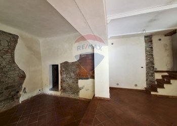 Stanza vuota - Shop Piazza Vittorio Emanuele II
 
8, Loro Ciuffenna - photo 7