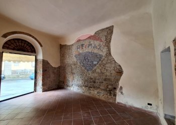 Stanza vuota - Shop Piazza Vittorio Emanuele II
 
8, Loro Ciuffenna - photo 8