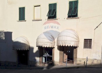 Edificio all\'aperto - Shop Piazza Vittorio Emanuele II
 
8, Loro Ciuffenna - photo 12