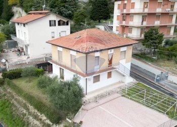 Casa all\'aperto - Independent house Via Eugenio Brega
1, Serra San Quirico - photo 1