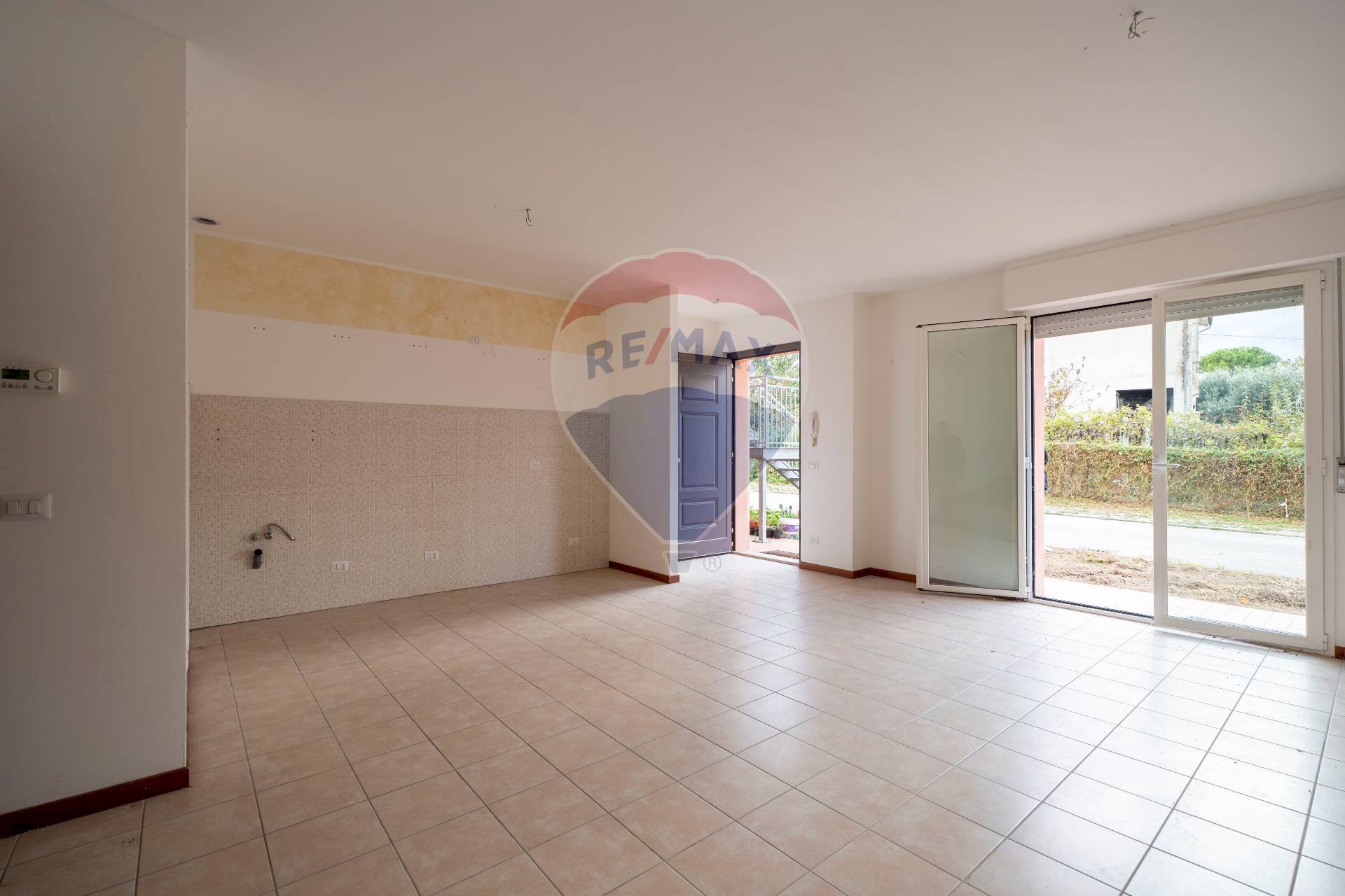 Stanza vuota - Appartamento Via S. Eleuterio Martire
 
19, Cupramontana - foto 2