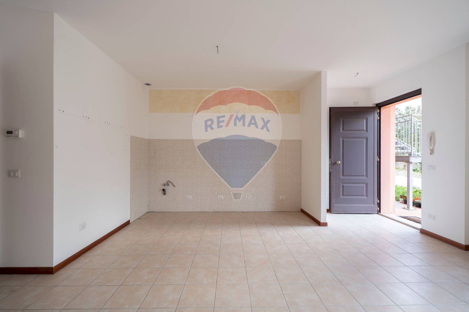 Stanza vuota - Appartamento Via S. Eleuterio Martire
 
19, Cupramontana - foto 3