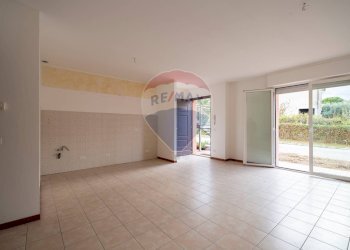 Stanza vuota - Appartamento Via S. Eleuterio Martire
 
19, Cupramontana - foto 2