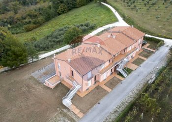 Casa all\'aperto - Appartamento Via S. Eleuterio Martire
 
19, Cupramontana - foto 18
