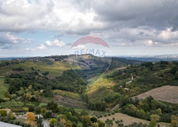 Vista delle montagne - Appartamento Via S. Eleuterio Martire
 
19, Cupramontana - foto 24
