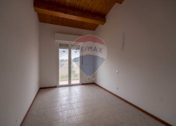 Stanza vuota - Appartamento Via S. Elauterio Martire
 
17, Cupramontana - foto 9