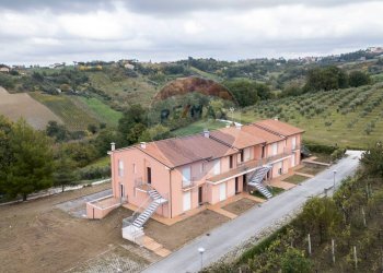 Casa all\'aperto - Appartamento Via S. Eleuterio Martire
 
15, Cupramontana - foto 2