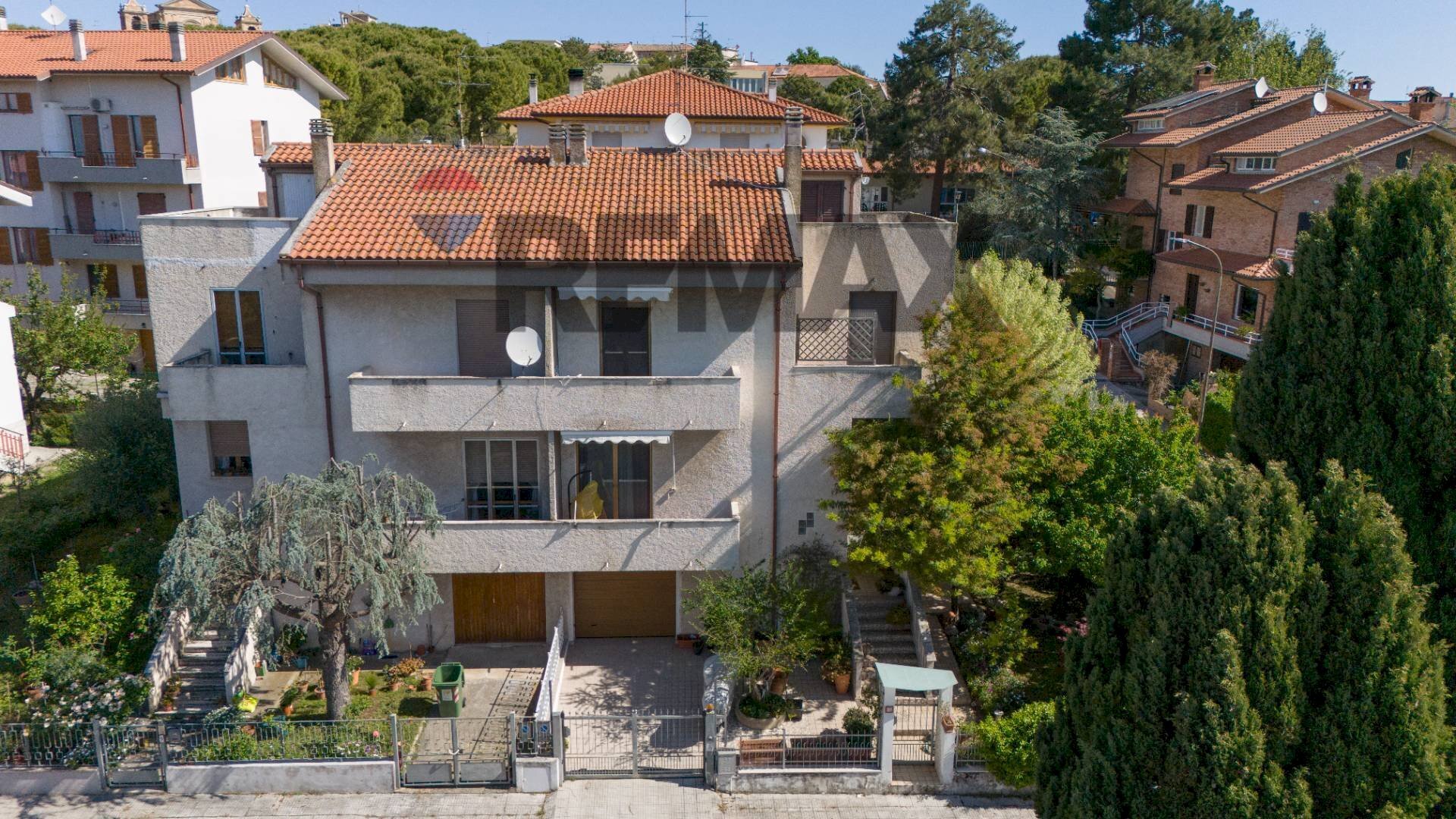Casa all\'aperto - Villa a Schiera via umbria
 
15, Montemarciano - foto 1
