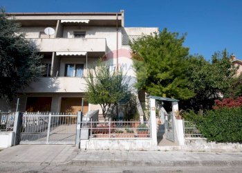 Casa all\'aperto - Villa a Schiera via umbria
 
15, Montemarciano - foto 1