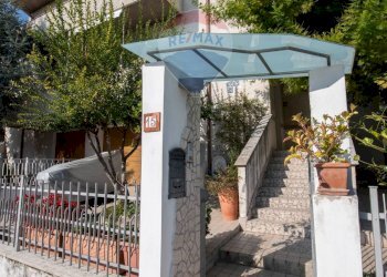 Casa all\'aperto - Villa a Schiera via umbria
 
15, Montemarciano - foto 5