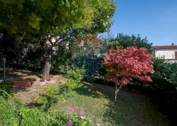 Giardino - Villa a Schiera via umbria
 
15, Montemarciano - foto 6