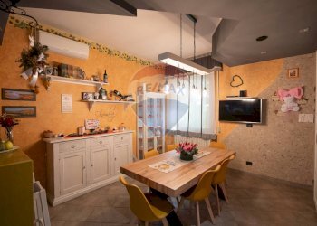 Sala da pranzo - Villa a Schiera via umbria
 
15, Montemarciano - foto 18